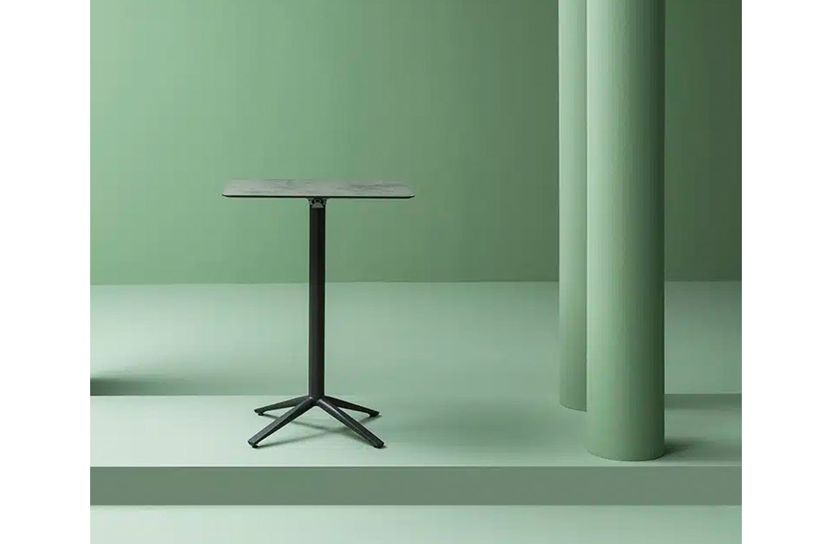 Outdoor Table 04655