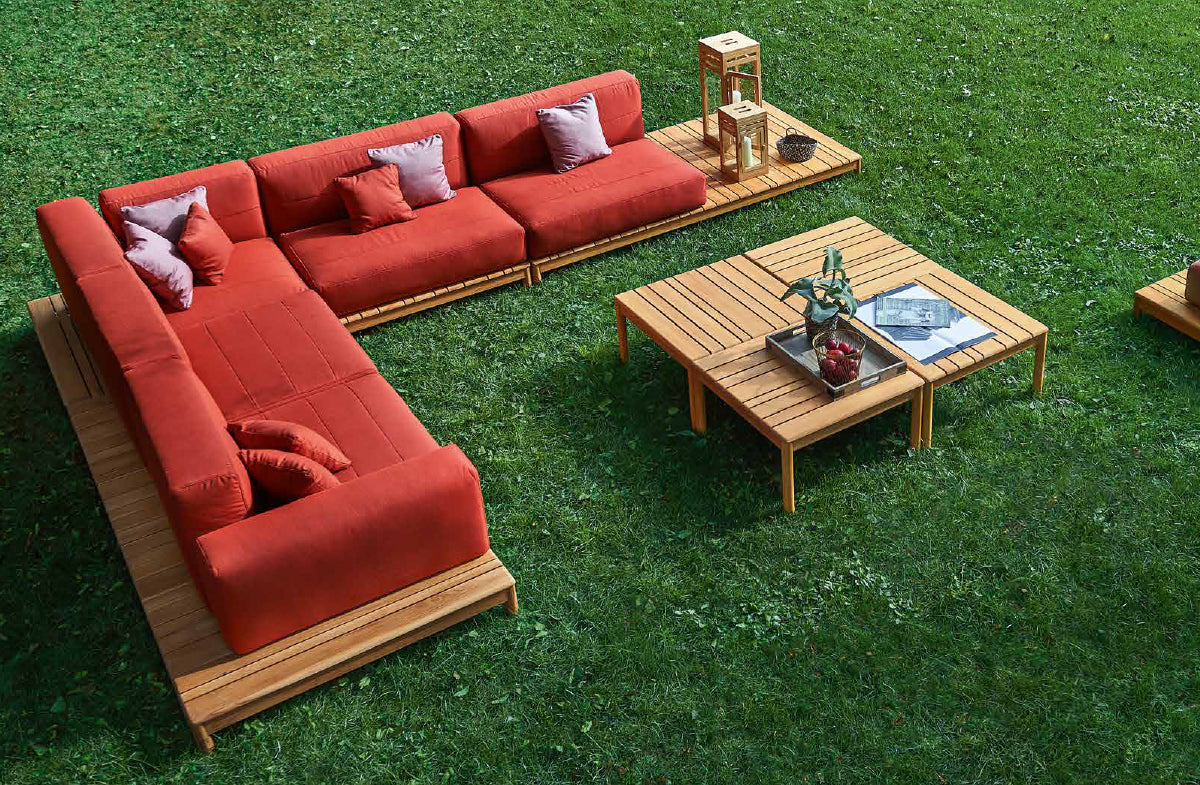 Outdoor Table Collection 09588