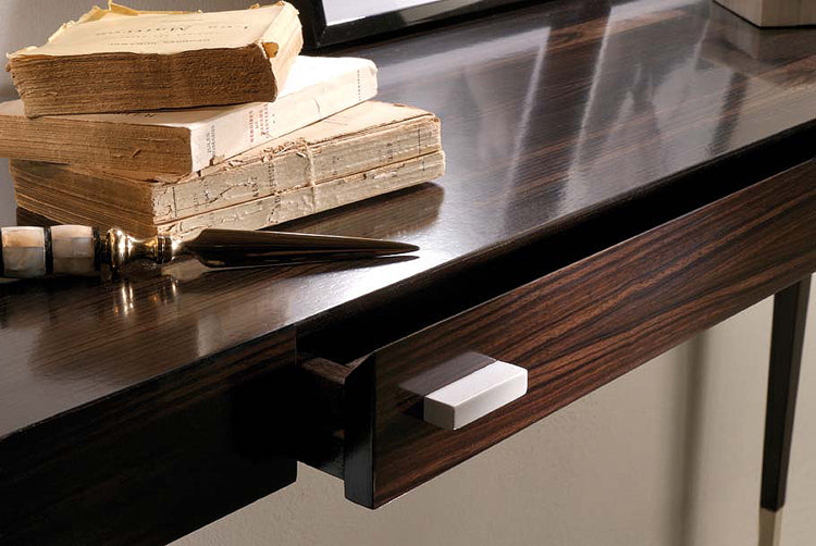 Console 09048