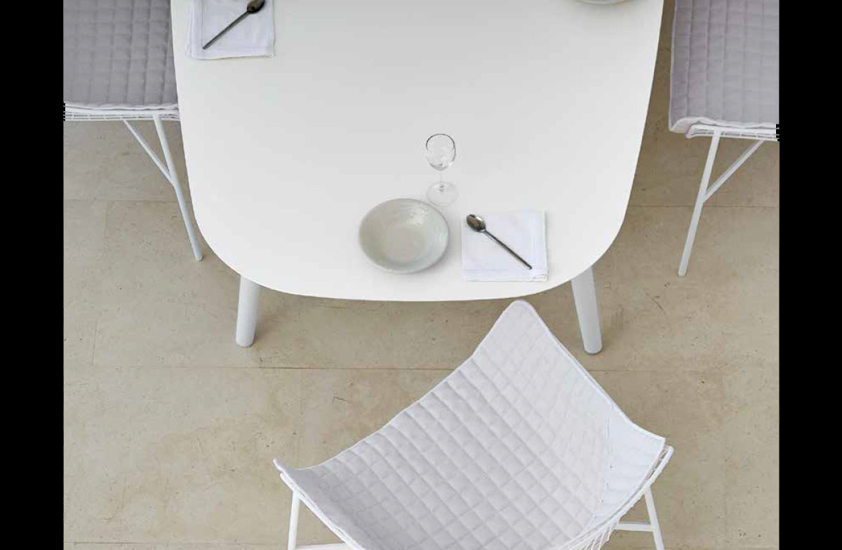 Indoor/Outdoor Dining Table 09556