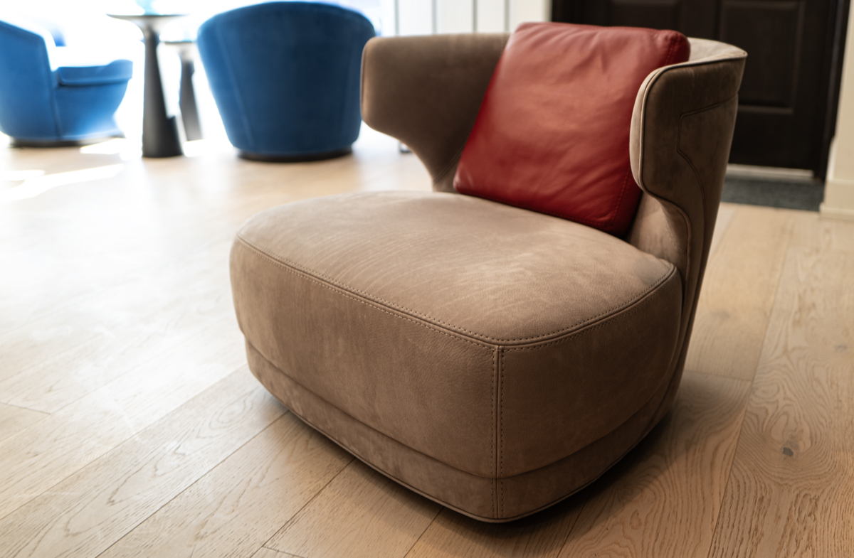 Armchair 08135 Floor Model